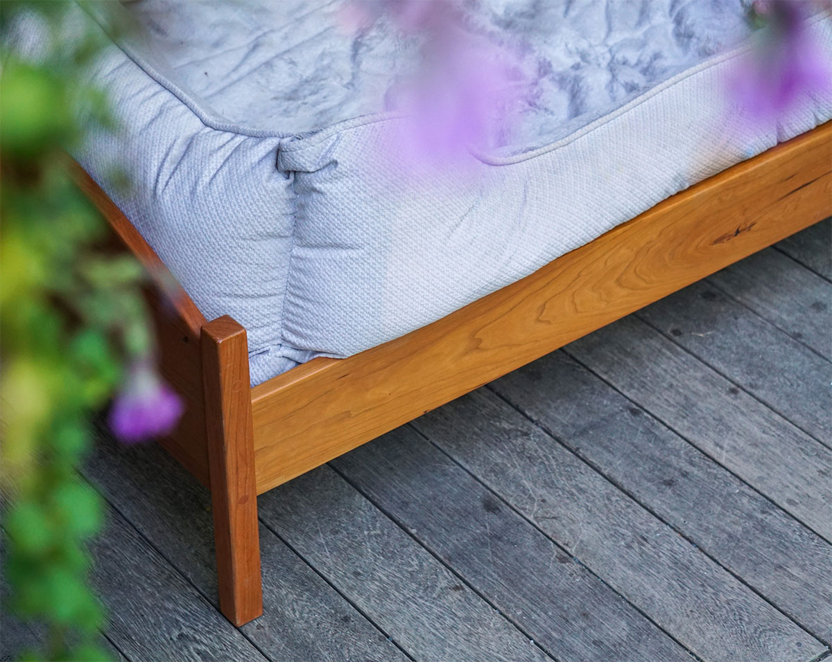 detail of edge of cherry dog bed